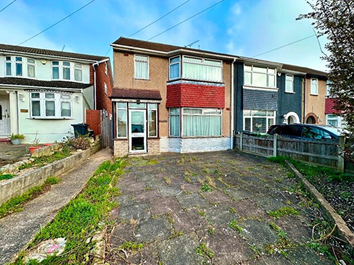 3 Bedroom End Of Terrace House For Sale In Mount Pleasant Road, Romford, RM5