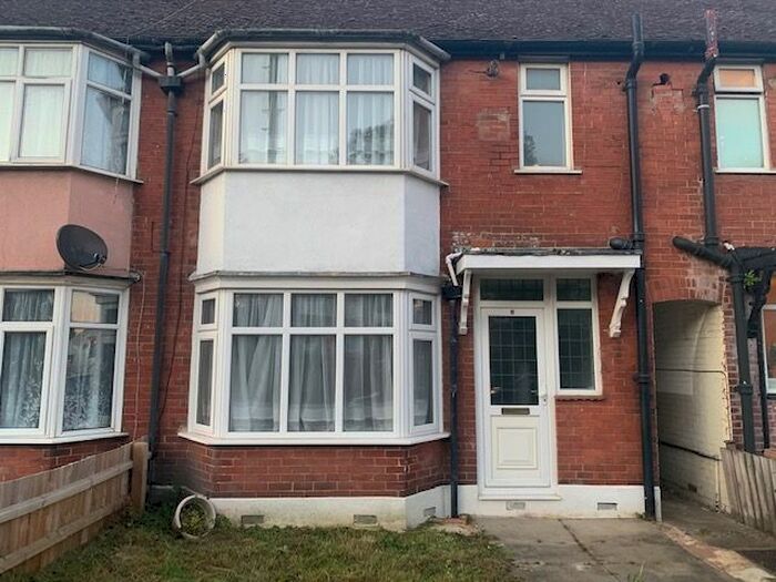 3 Bedroom Terraced House To Rent In Trinity Road, Luton, LU3