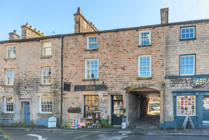 3 Bedroom Town House For Sale In , A & B Market Square, Kirkby Lonsdale, LA6