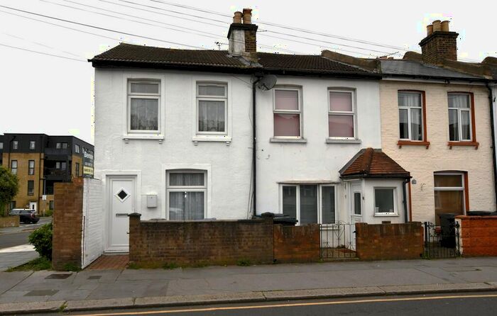 3 Bedroom End Of Terrace House To Rent In Gloucester Road, Croydon, CR0