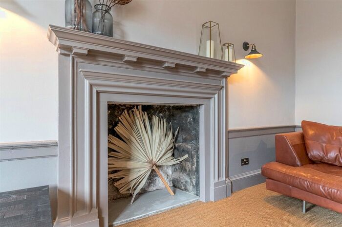 3 Bedroom Flat To Rent In St. James Square, Edinburgh, EH1