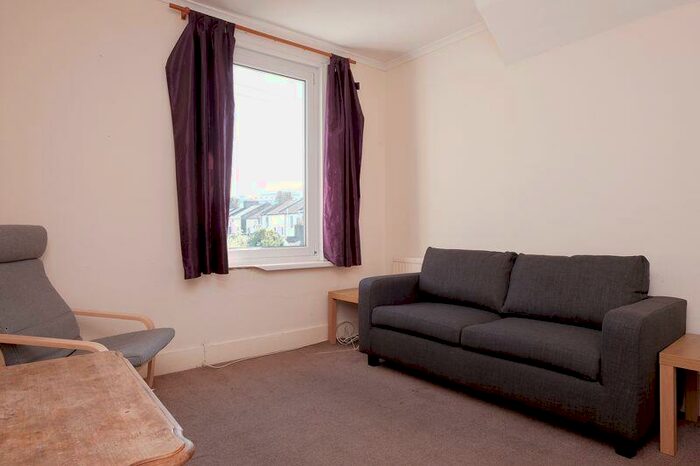 3 Bedroom Flat To Rent In Ditchling Rise, Brighton, BN1