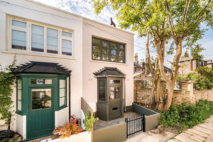 2 Bedroom Semi-Detached House To Rent In Choumert Square, Peckham, SE15