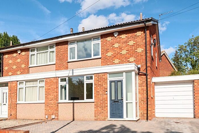 3 Bedroom Property For Sale In Linden Way, London, N14