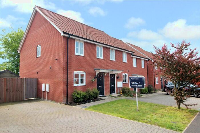 2 Bedroom Semi-Detached House For Sale In Oak Avenue, Loddon, Norwich, Norfolk, NR14