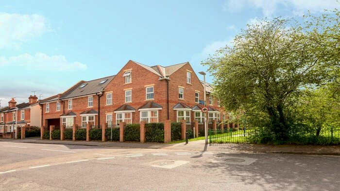 2 Bedroom Apartment To Rent In Queens Road, Caversham, RG4