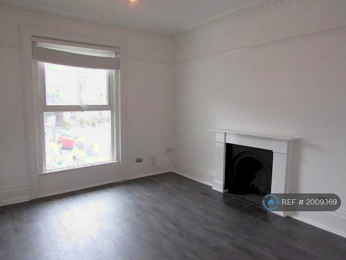 2 Bedroom Flat To Rent In Clarendon Road, Southsea, PO4