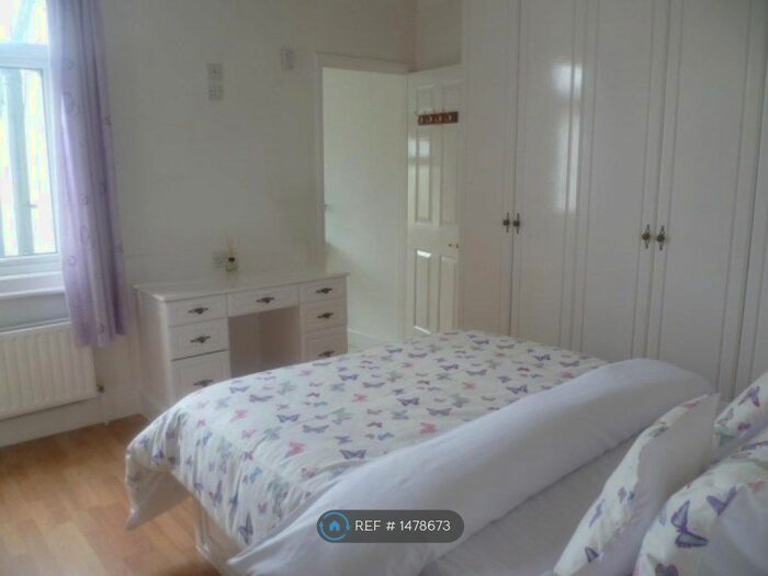 2 Bedroom Terraced House To Rent In Cardiff Road, Watford, WD18