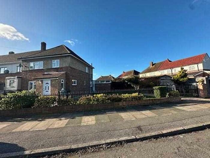 3 Bedroom End Terrace House For Sale In Peacock Avenue, Feltham, TW14