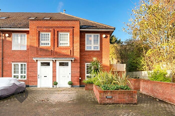 3 Bedroom Property For Sale In Arcadian Place, London, SW18