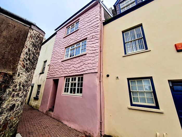 2 Bedroom Flat To Rent In Carmarthen, SA31