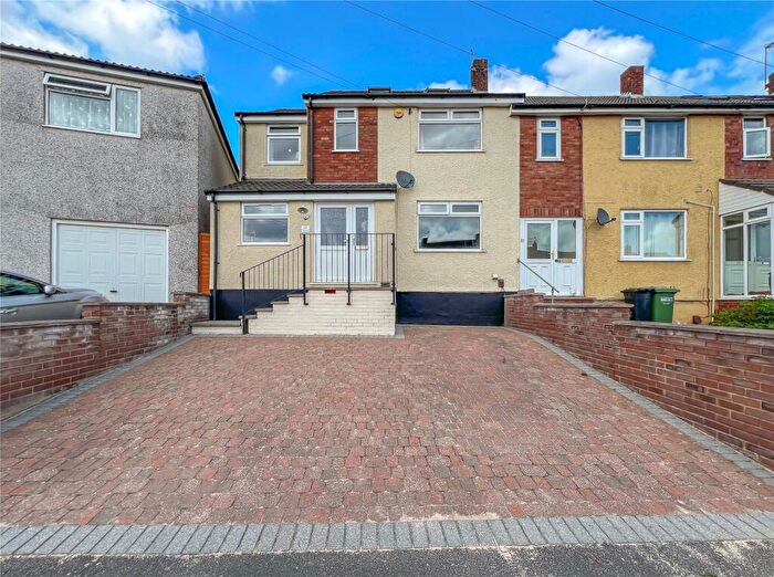 4 Bedroom End Of Terrace House For Sale In Cotswold View, Kingswood, Bristol, BS15