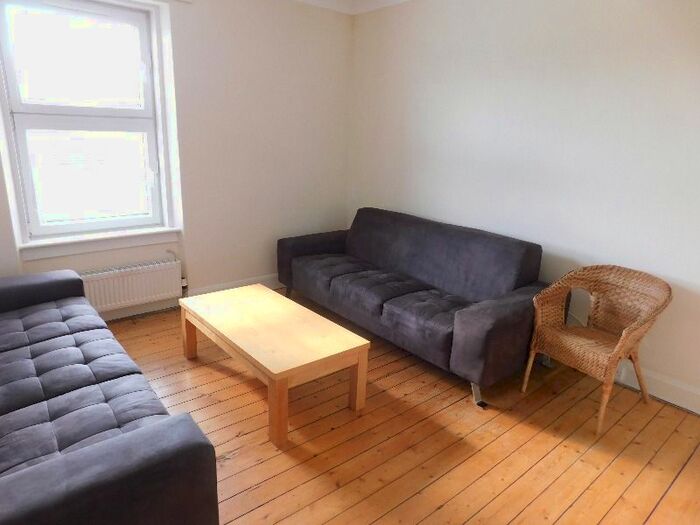 3 Bedroom Flat To Rent In Strathmartine Road, Strathmartine, Dundee, DD3