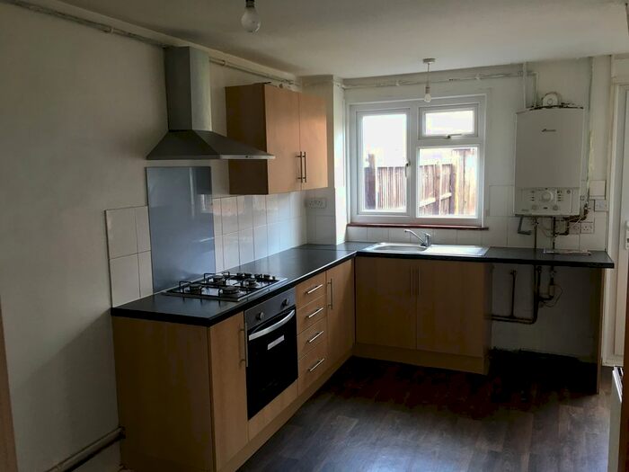 3 Bedroom Town House To Rent In Illingworth Road, Leicester, LE5