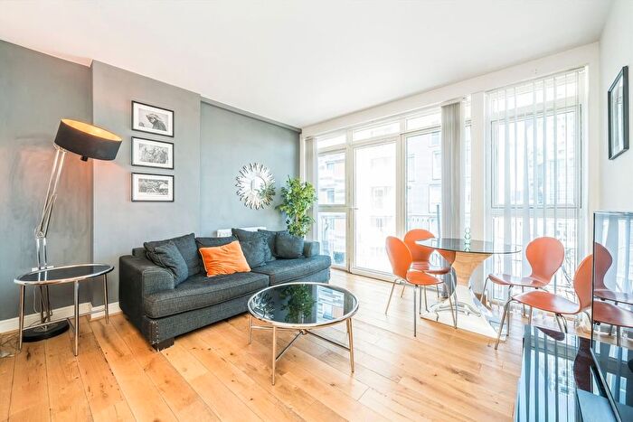 2 Bedroom Flat To Rent In Cassilis Road, Canary Wharf, E14