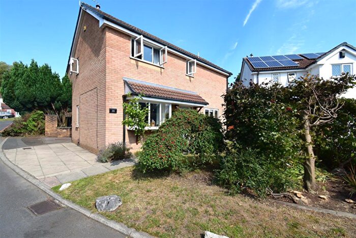 3 Bedroom Link Detached House For Sale In Lower Makinson Fold, Horwich, Bolton, BL6