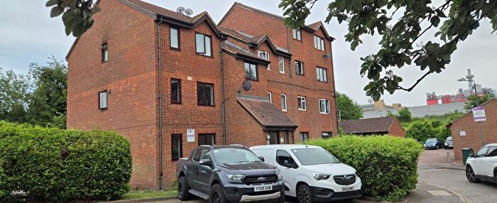 1 Bedroom Flat For Sale In Porter Close, Grays, RM20