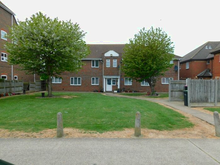 2 Bedroom Flat To Rent In Western Esplanade, Canvey Island, SS8