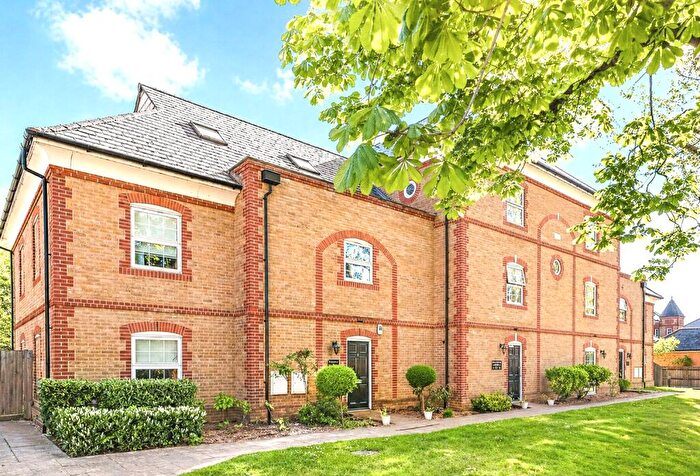 2 Bedroom Apartment For Sale In Pennington Drive, Enfield, N21