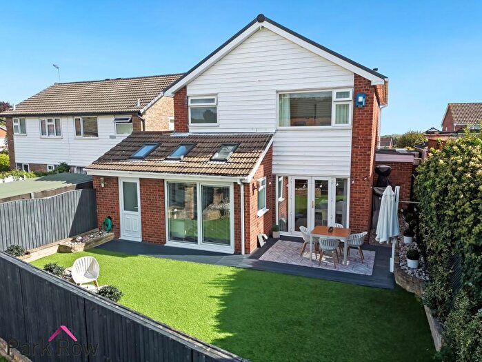 3 Bedroom Detached House For Sale In Park Avenue, Sherburn In Elmet, Leeds, LS25