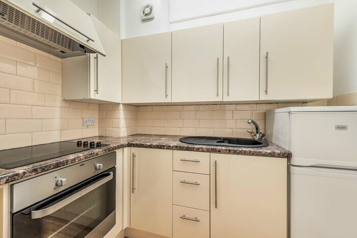 1 Bedroom Flat To Rent In Red Lodge Road, West Wickham, BR4