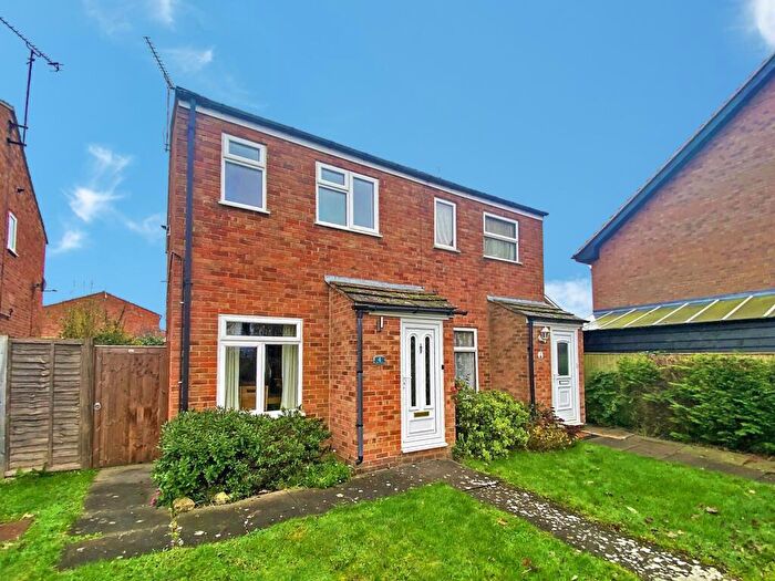 2 Bedroom Semi-Detached House To Rent In Weill Road, Aylesbury, Buckinghamshire, HP21