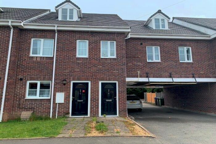 3 Bedroom Property To Rent In Studley Court, Studley, B80