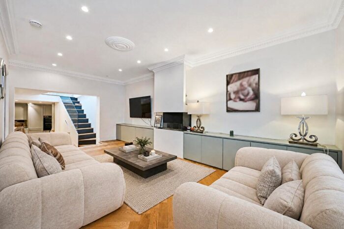 2 Bedroom House To Rent In Stamford Cottages, London, SW10
