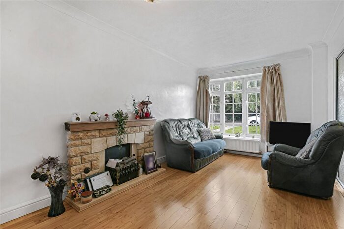3 Bedroom End Terrace House For Sale In Gilpin Crescent, Twickenham, TW2