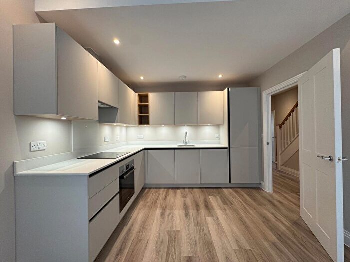 2 Bedroom Apartment To Rent In West Street, Maidenhead, Berkshire, SL6