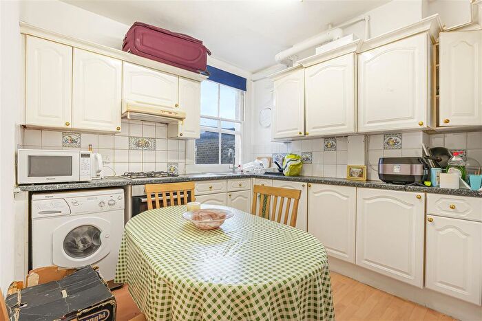 2 Bedroom Flat For Sale In Kinnoul Road, London, W6