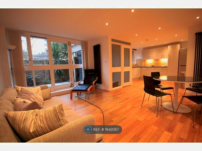 3 Bedroom Maisonette To Rent In Cloysters Green, London, E1W