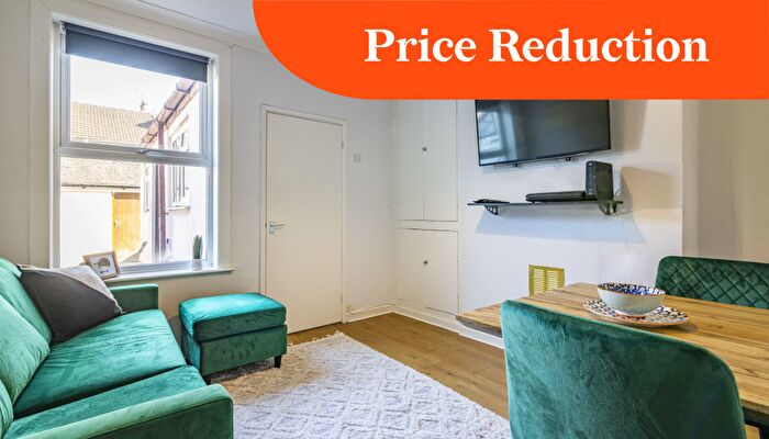 3 Bedroom Terraced House To Rent In Kirkby St // Bed +Study // Jul, LN5