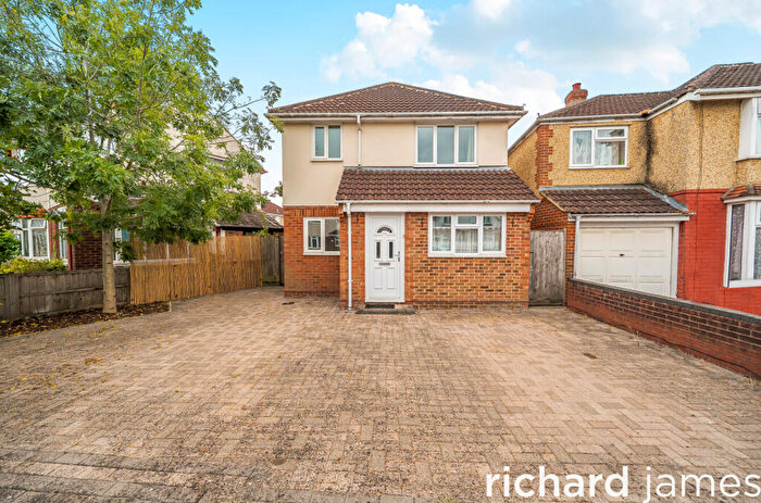3 Bedroom Detached House For Sale In Whitby Grove, Rodbourne Cheney, Swindon, SN2