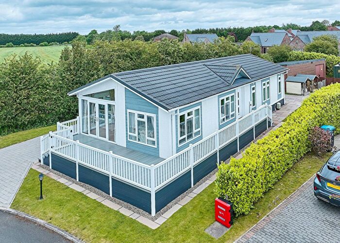 3 Bedroom Mobile/park Home For Sale In Minskip Road, Boroughbridge, York, YO51