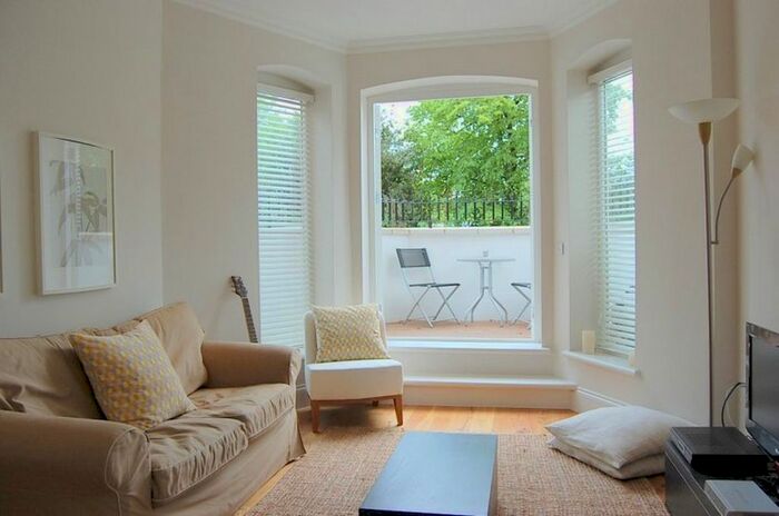 2 Bedroom Flat To Rent In Keswick Road, London, SW15