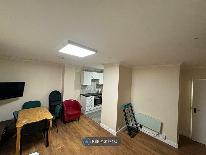 1 Bedroom Flat To Rent In Dennis House, London, E3