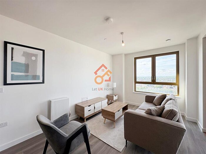 2 Bedroom Flat To Rent In Vista Heights, Ilderton Road, London, SE15