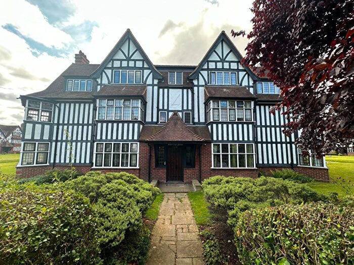 2 Bedroom Flat To Rent In Flat, Suffolk House, Queens Drive, London, W3