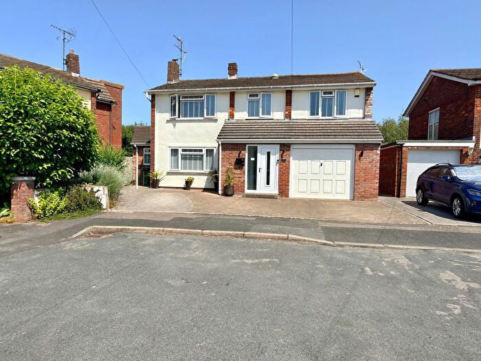 4 Bedroom Detached House For Sale In Troughton Place, Tewkesbury, GL20