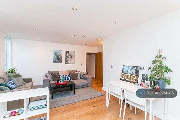 2 Bedroom Flat To Rent In Richmond Road, London, E8