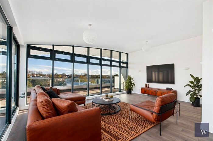 2 Bedroom Flat For Sale In Streatham High Road, London, SW16