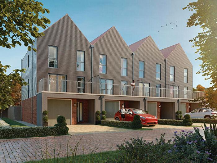 4 Bedroom End Of Terrace House For Sale In Roman Way, Strood, Kent, ME2