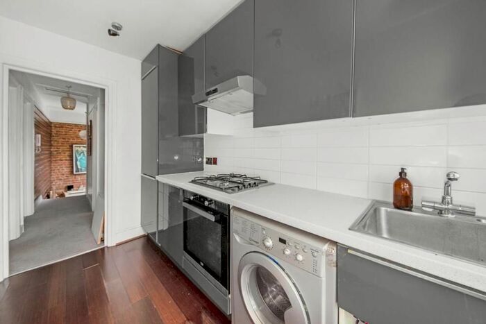 1 Bedroom Flat For Sale In Rosendale Road, Dulwich, London, SE21