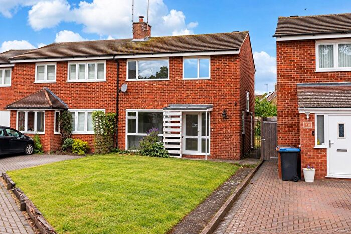 3 Bedroom Semi-detached House For Sale In Becket Gardens, Welwyn, AL6