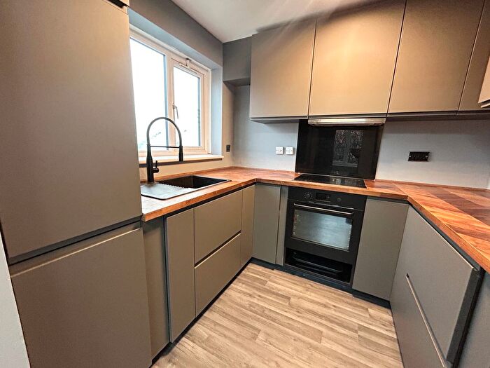 2 Bedroom Flat To Rent In Blackburn Street, Salford, M3