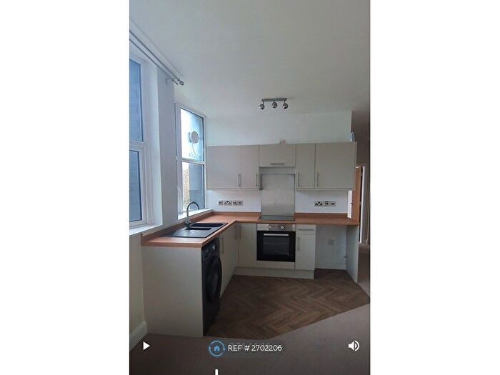 2 Bedroom Flat To Rent In Ravenscliffe Road, Kidsgrove, ST7