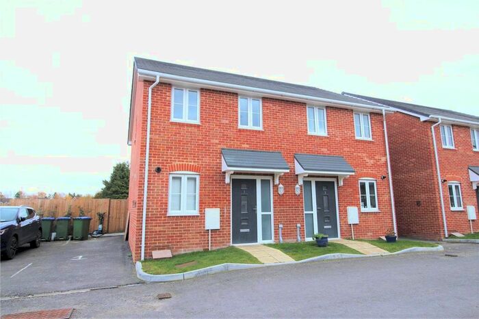 3 Bedroom Semi-Detached House To Rent In Redbury Drive, Park Gate, Southampton, Hampshire SO31
