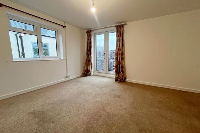 1 Bedroom Flat To Rent In West Street, Storrington, RH20