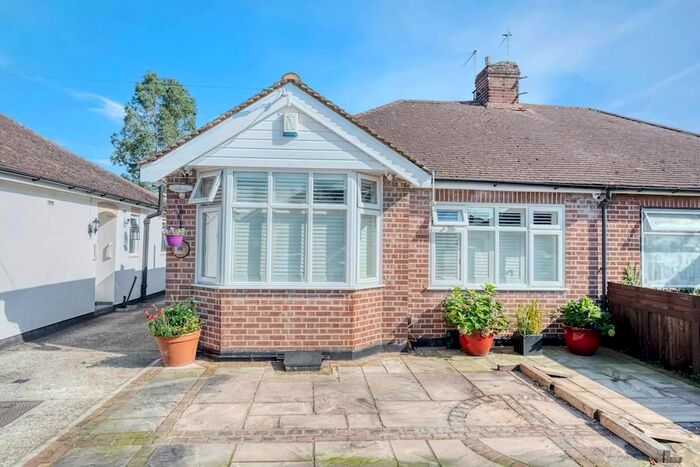 2 Bedroom Bungalow For Sale In Dorset Road, Ashford, TW15